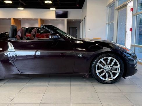 Used 2014 Nissan 370Z Touring RWD image 17