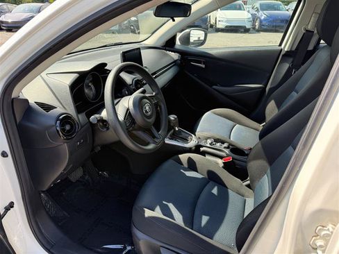 Used 2020 Toyota Yaris L FWD image 9