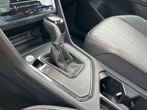 Used 2023 Volkswagen Tiguan SE image 35