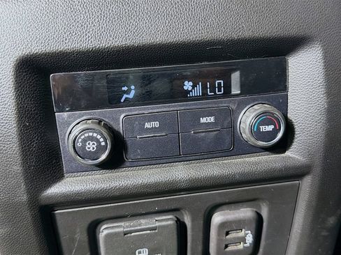 Used 2022 Chevrolet Traverse LT w/ LT Premium Package AWD/4WD image 29