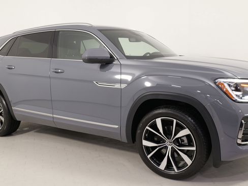 Used 2025 Volkswagen Atlas Cross Sport SEL Premium R-Line image 7