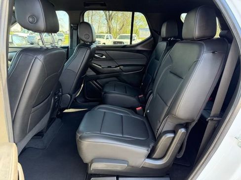 Used 2023 Chevrolet Traverse LT FWD image 13