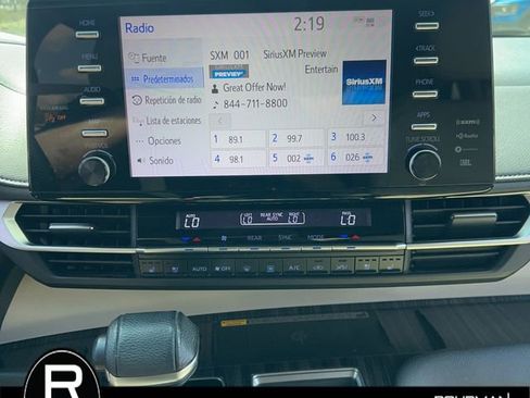 Used 2021 Toyota Sienna Limited image 11