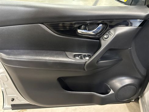 Used 2017 Nissan Rogue Sport SV image 7