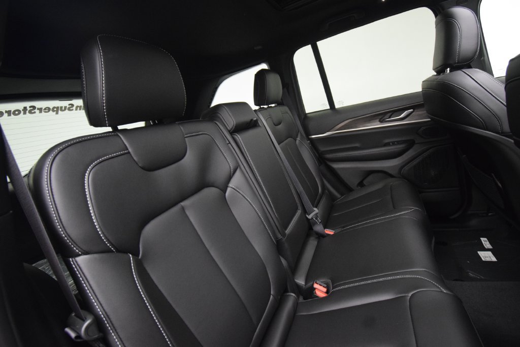 New 2027 Jeep Grand Cherokee Limited AWD/4WD image 20