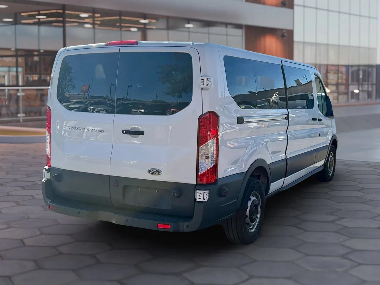 Used 2018 Ford Transit 350 XL RWD image 4