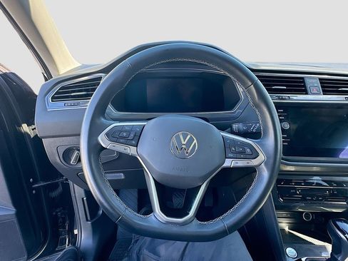 Used 2022 Volkswagen Tiguan SE w/ Panoramic Sunroof Package AWD/4WD image 12