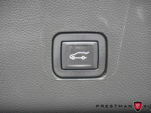 Used 2023 Chevrolet Traverse LT FWD image 10