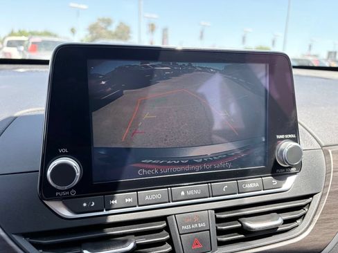 Used 2025 Nissan Altima 2.5 SV FWD image 18