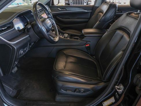 Used 2022 Jeep Grand Cherokee L Limited w/ Black Appearance Package RWD image 9