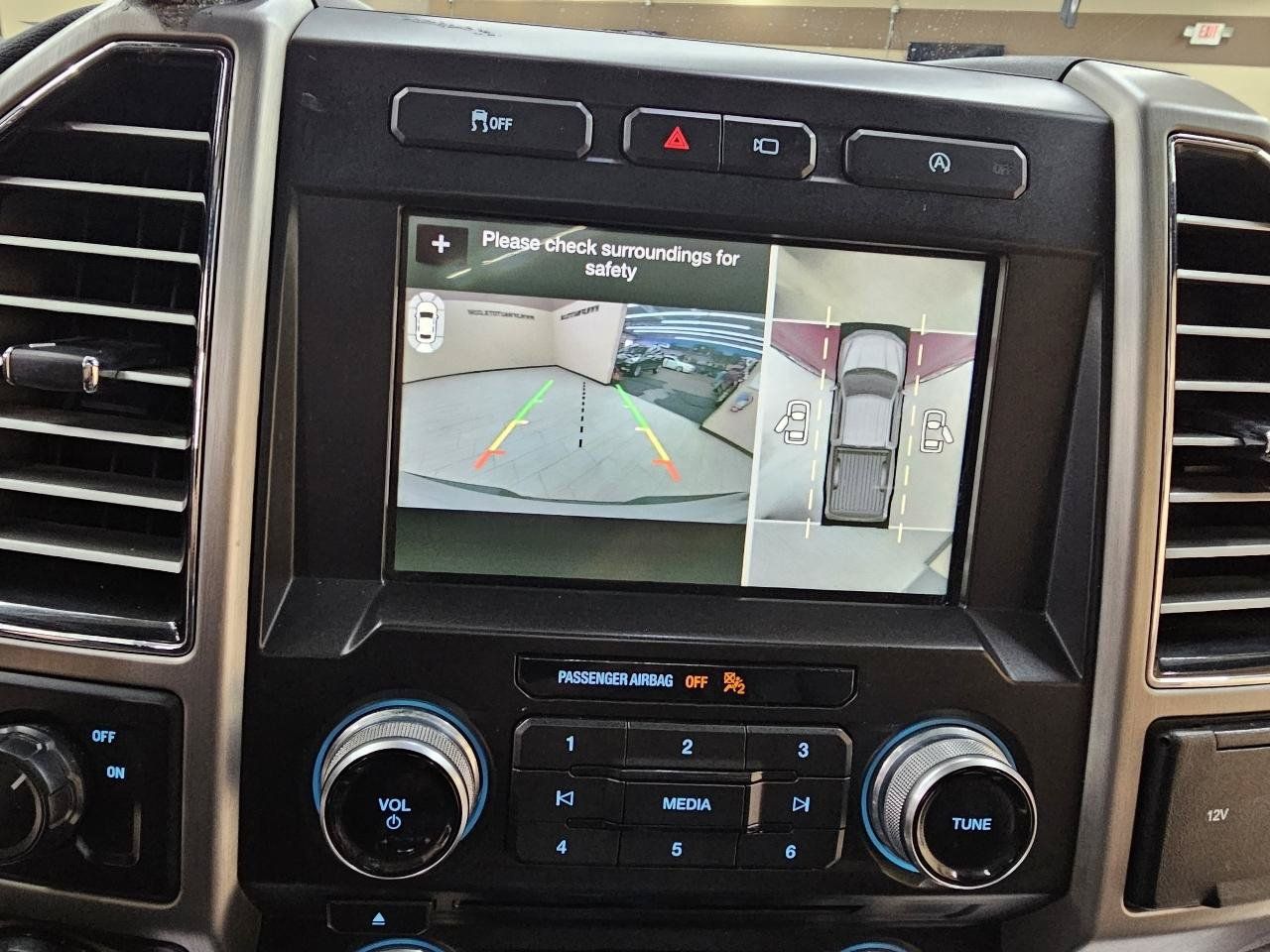 Used 2018 Ford F150 Platinum w/ Equipment Group 701A Luxury RWD image 34