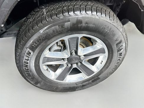 Used 2021 Jeep Wrangler Unlimited Sahara AWD/4WD image 32