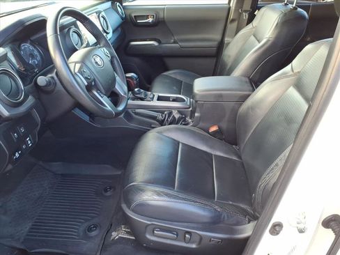 Used 2021 Toyota Tacoma TRD Off-Road w/ TRD Premium Off Road Package image 5