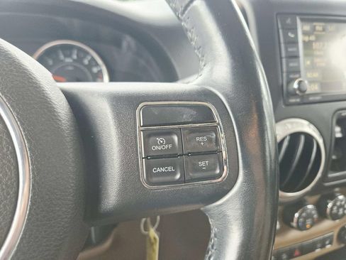 Used 2013 Jeep Wrangler Unlimited Sahara w/ Dual Top Group AWD/4WD image 25