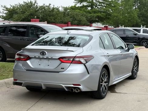 Used 2024 Toyota Camry SE FWD image 4
