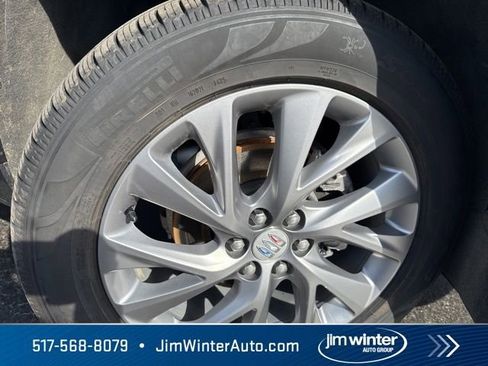 Used 2025 Buick Enclave Preferred image 3