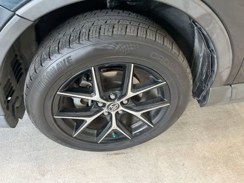 Used 2017 Toyota RAV4 SE w/ Advanced Technology Package image 10