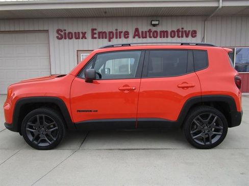 Used 2021 Jeep Renegade Latitude image 2