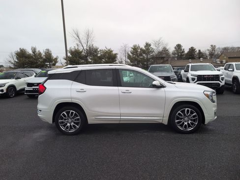 Used 2023 GMC Terrain Denali w/ Denali Premium Package image 4