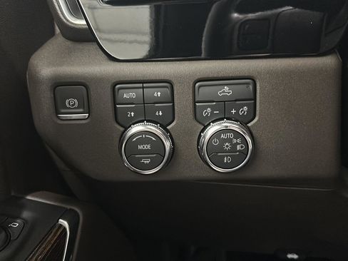 Used 2024 GMC Sierra 3500 SLE w/ SLE Convenience Package image 16