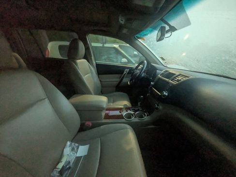 Used 2011 Toyota Highlander Limited w/ Tow Pkg image 10