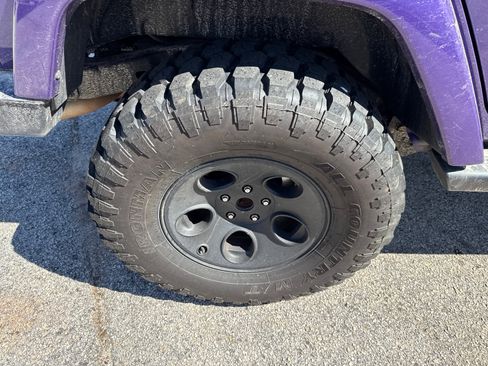 Used 2017 Jeep Wrangler Unlimited Sahara w/ Max Tow Package image 17