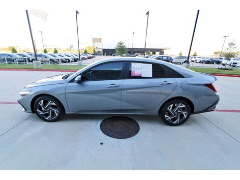 Certified 2025 Hyundai Elantra Sport image 6