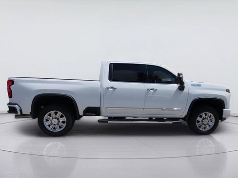 Used 2025 Chevrolet Silverado 2500 High Country w/ Technology Package AWD/4WD image 9