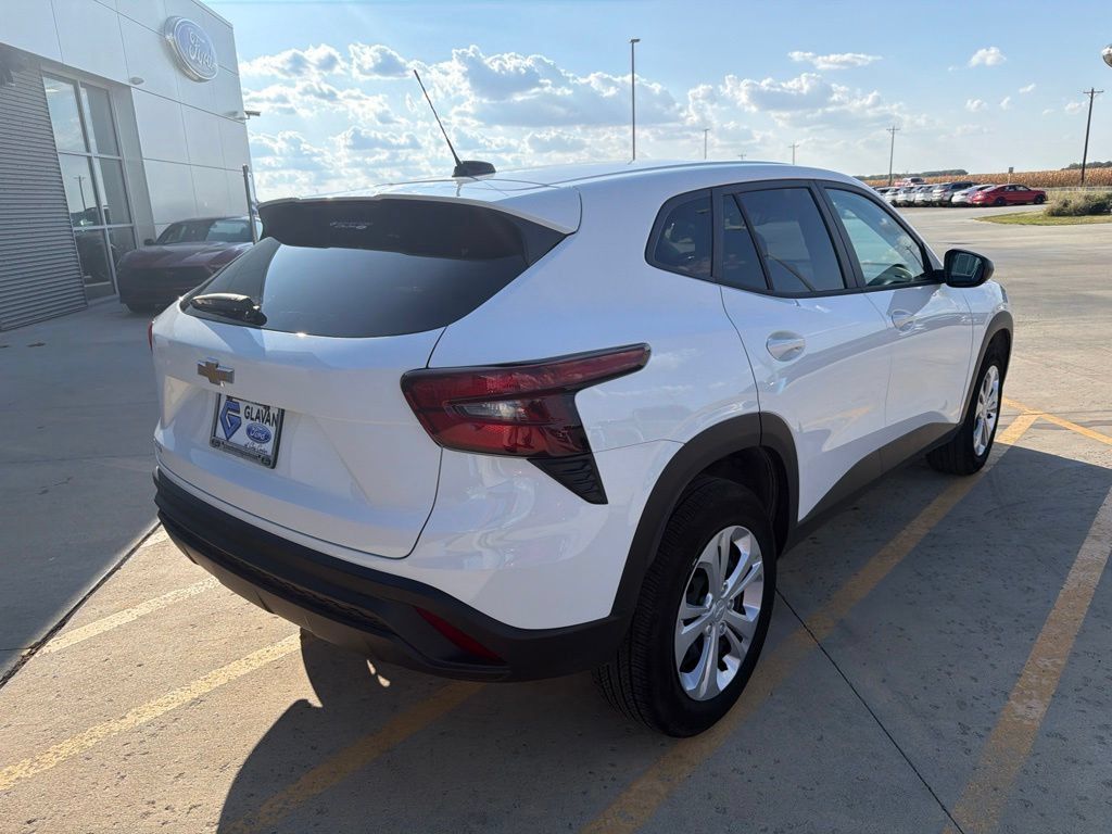 Used 2026 Chevrolet Trax LS FWD image 7