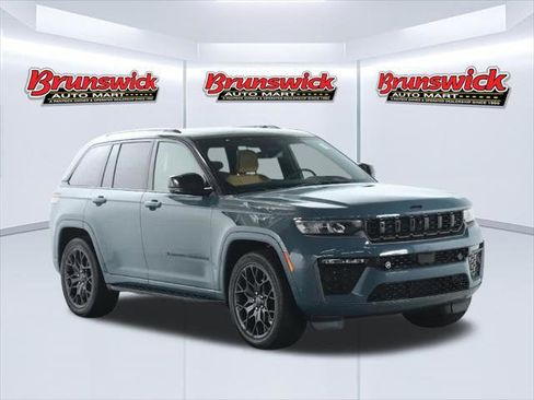 Certified 2026 Jeep Grand Cherokee Summit w/ Obsidian Package AWD/4WD image 9