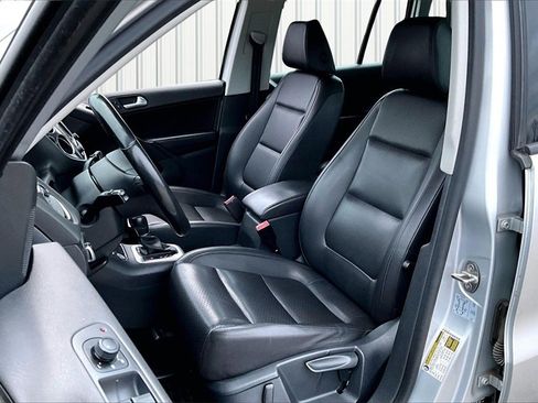 Used 2017 Volkswagen Tiguan S image 20