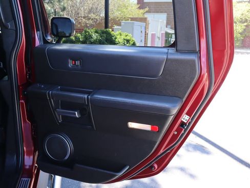 Used 2005 HUMMER H2 SUT w/ Preferred Equipment Group AWD/4WD image 24