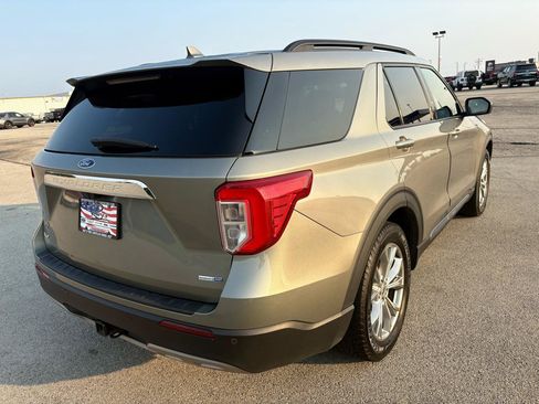 Used 2020 Ford Explorer XLT w/ Equipment Group 202A AWD/4WD image 3