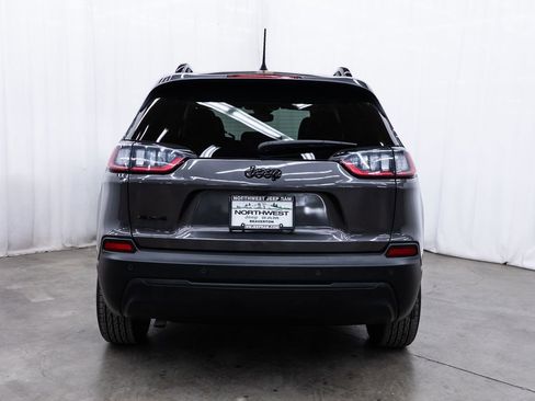 Used 2023 Jeep Cherokee Altitude Lux w/ Mopar Interior Package AWD/4WD image 5