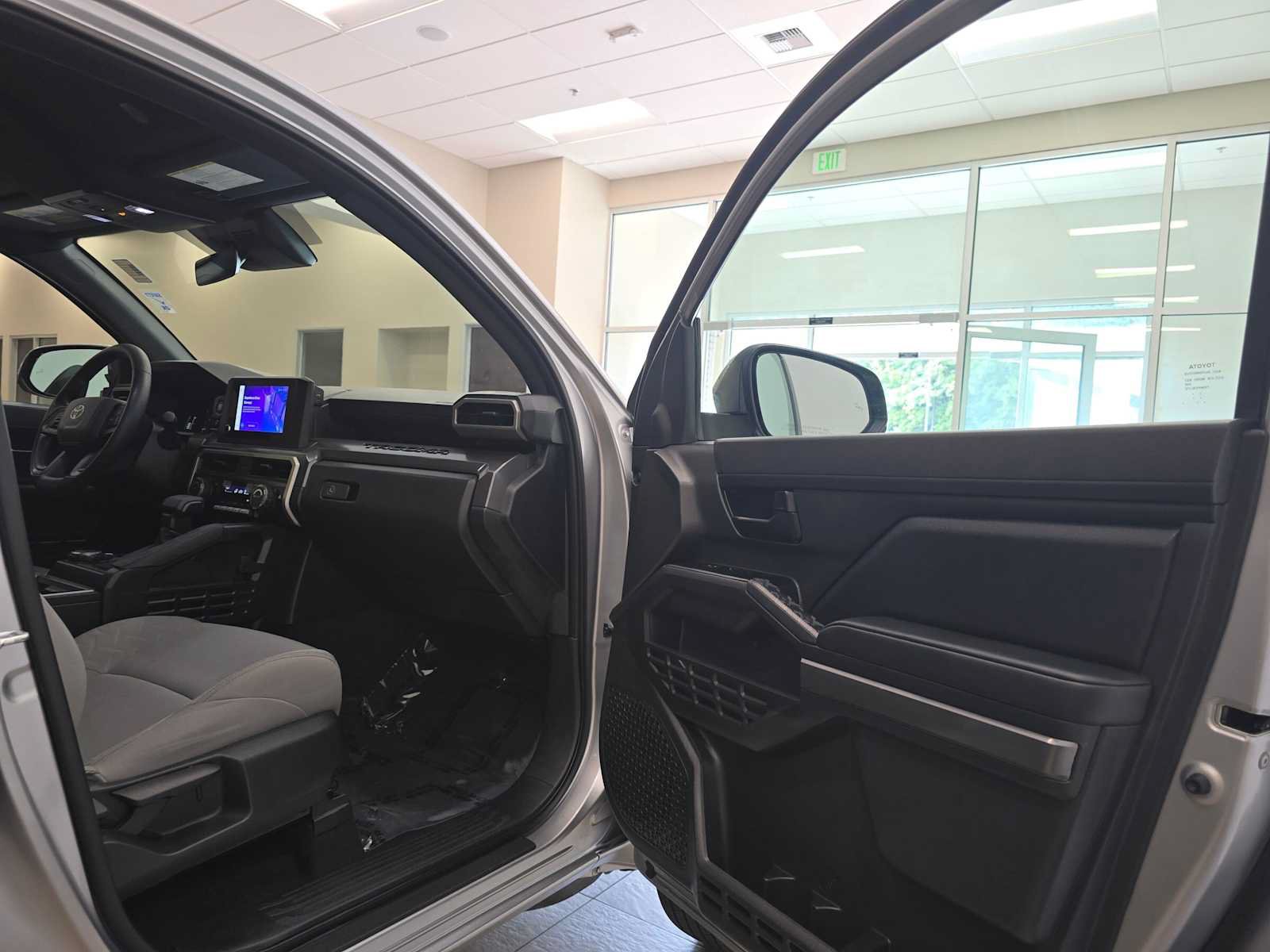 Certified 2025 Toyota Tacoma SR5 AWD/4WD image 27