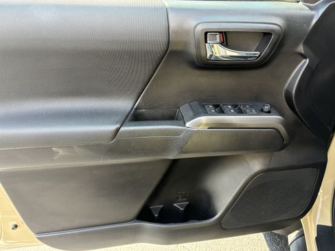 Used 2020 Toyota Tacoma TRD Off-Road AWD/4WD image 20