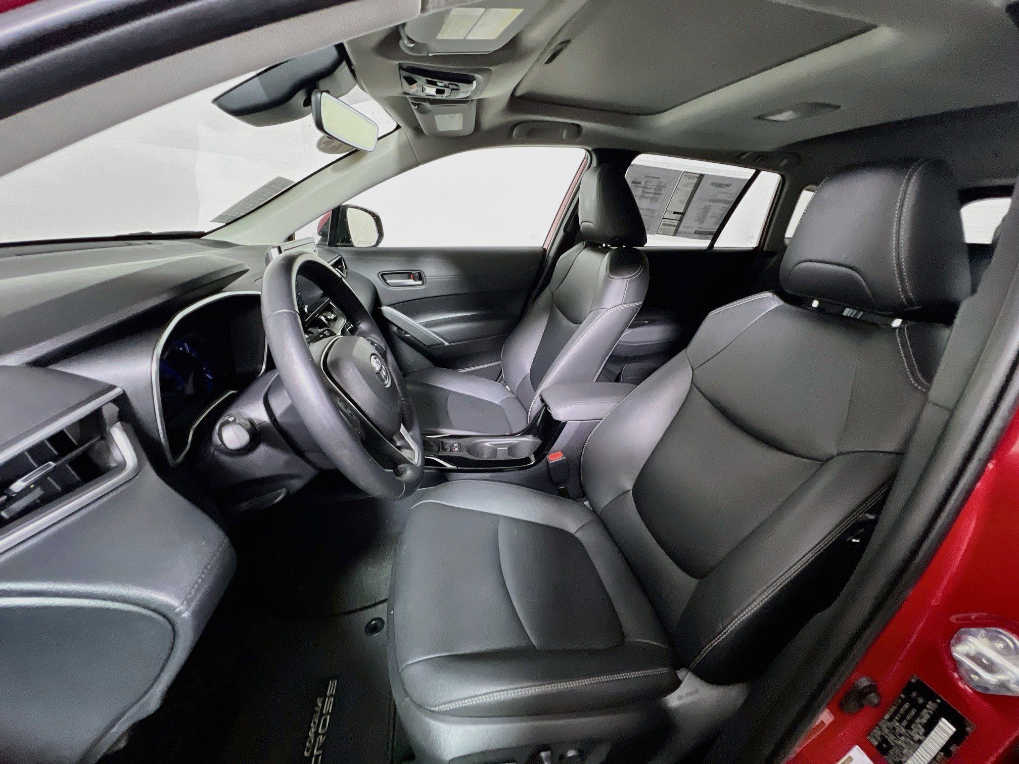Used 2022 Toyota Corolla Cross XLE w/ Convenience Package FWD image 13