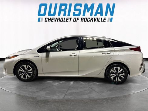 Used 2018 Toyota Prius Prime Advanced image 3