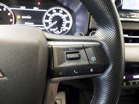 Used 2024 Mitsubishi Outlander FWD image 26