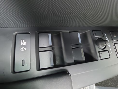 Certified 2025 Land Rover Defender 110 S AWD/4WD image 27