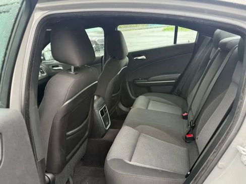 Used 2017 Dodge Charger SE RWD image 12