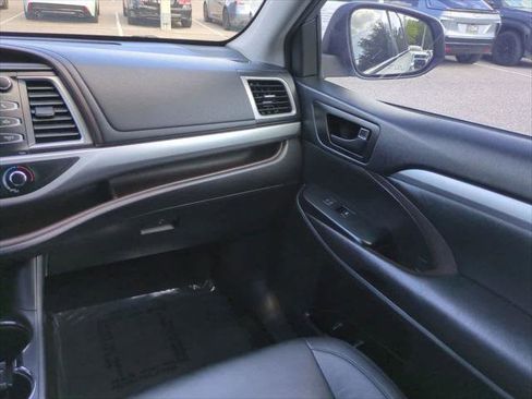 Certified 2018 Toyota Highlander LE FWD image 17