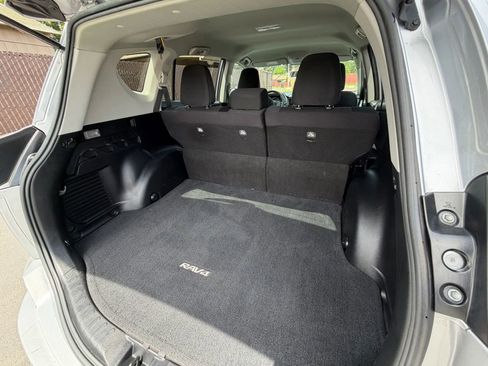 Used 2016 Toyota RAV4 LE FWD image 9