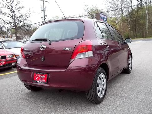 Used 2010 Toyota Yaris 4-Door Hatchback image 4