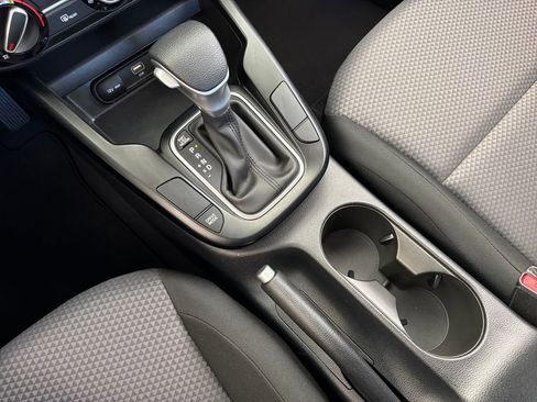 Used 2025 Kia Soul LX w/ LX Technology Package FWD image 24