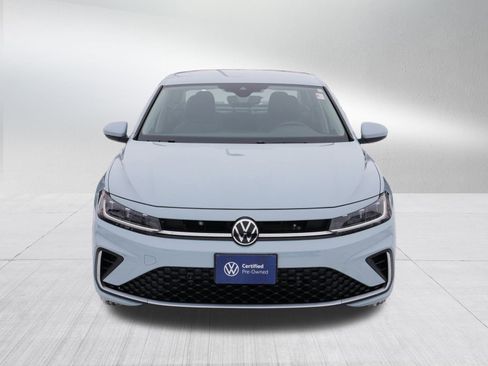 Certified 2025 Volkswagen Jetta SE image 2