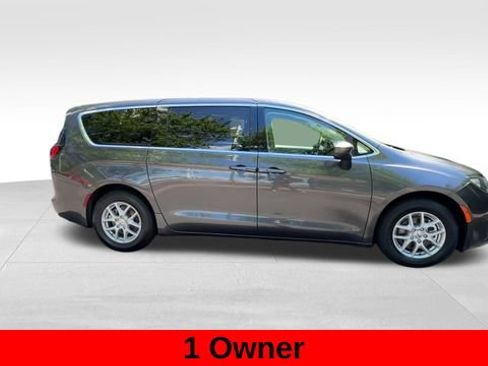 Used 2023 Chrysler Voyager LX FWD image 9