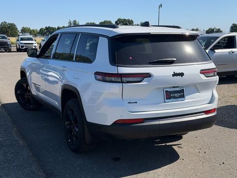 New 2026 Jeep Grand Cherokee L Limited w/ Limited Altitude Package AWD/4WD image 9