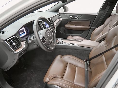 Certified 2024 Volvo V60 B5 Cross Country Ultimate image 17