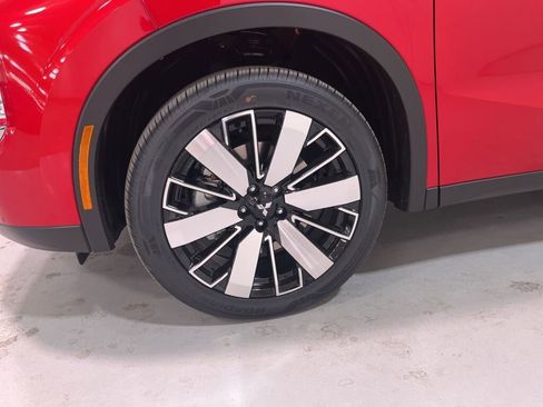 New 2025 Mitsubishi Outlander SE image 9